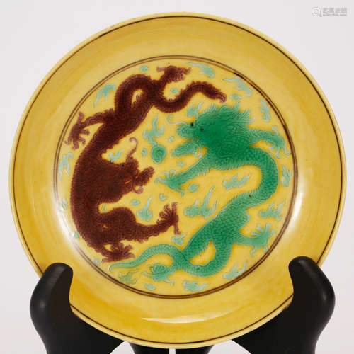 CHINESE YELLOW GROUND PORCELAIN PLATE