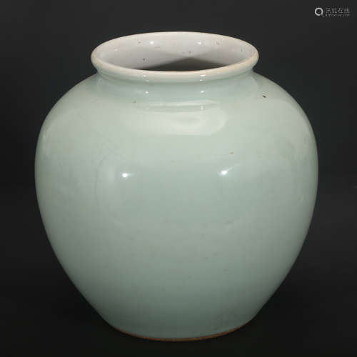 CHINESE CELADON GLAZED PORCELAIN JAR