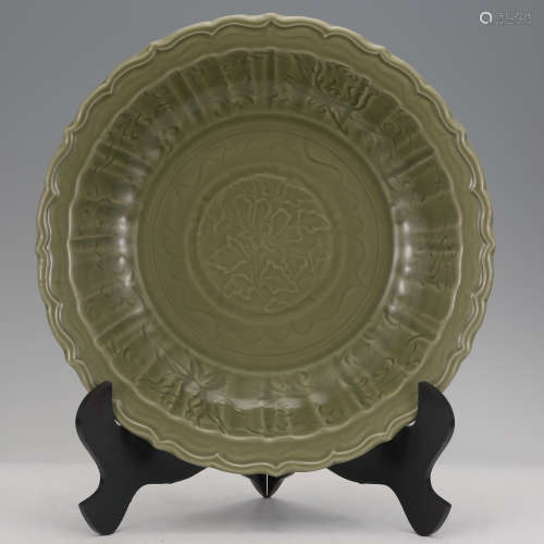 CHINESE CELADON LONGQUAN GLAZED CHARGER