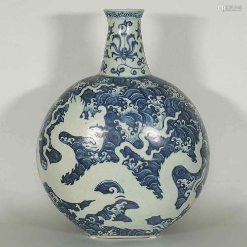 Large Moon-Flask with Dragon, Yongle Ming Dynasty