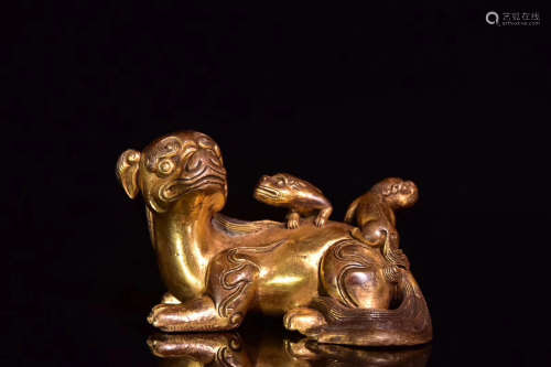 A COPPER AND GILDING BENEVOLENT PAPPERWAIGHT,QING QIANLONG DYNASTY