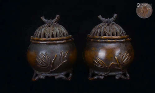 A PAIR OF MING DYNASTY CENSER