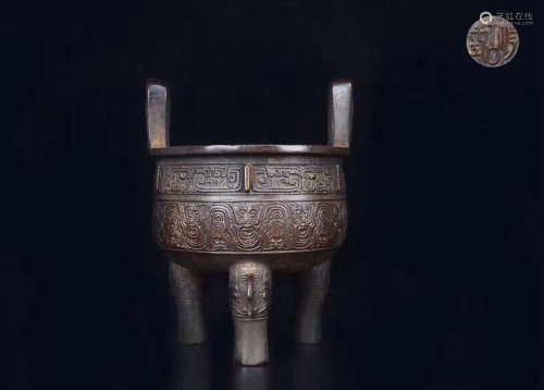 A BRONZE ARCHIZE PATTERN TRIPOD WITH DOUBLE EARS