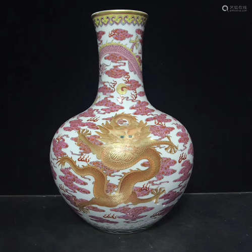 A DAQING QIANLONG NIANZHI MARK FAMILLE ROSE VASE