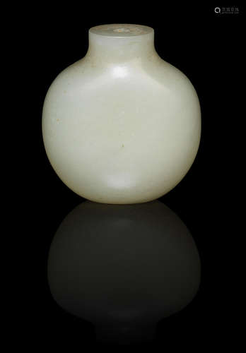 19th century A pale green jade snuff bottle