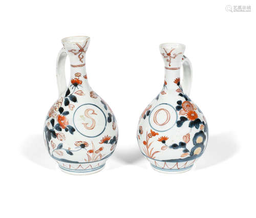 18th century A pair of Imari oil & vinegar ewers