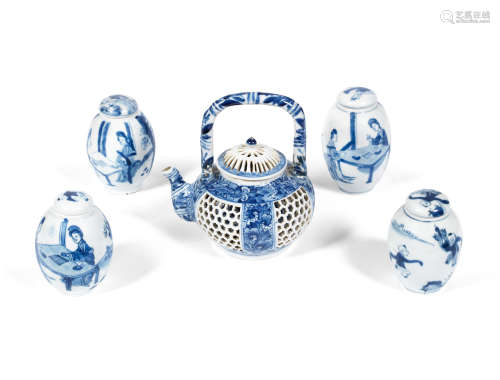 Kangxi A blue and white reticulated teapot and cover