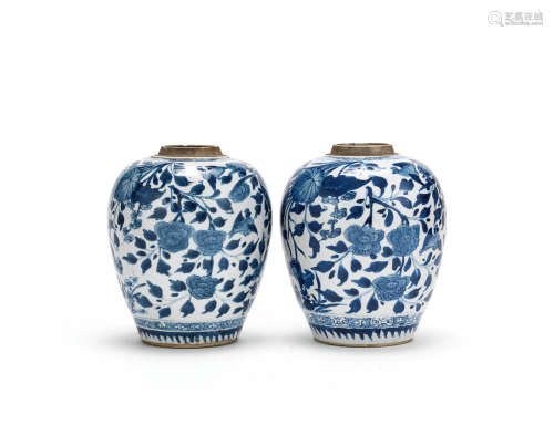 Kangxi A pair of blue and white ovoid jars
