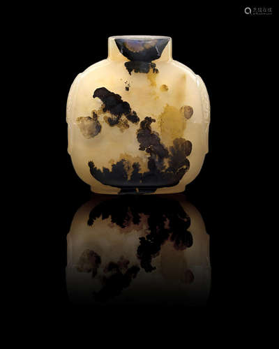 19th century A shadow agate 'magpies' snuff bottle