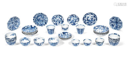 Kangxi A large group of blue and white tea bowls and saucers