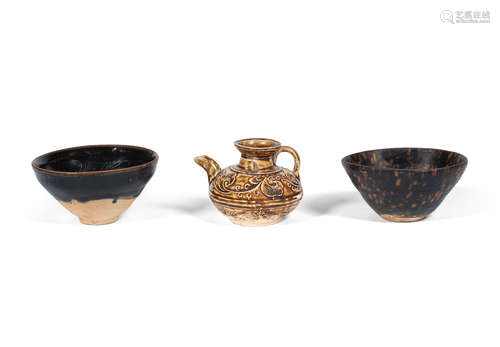 Song to Jin/Yuan Dynasty A group of two tea bowls and a small carved ewer