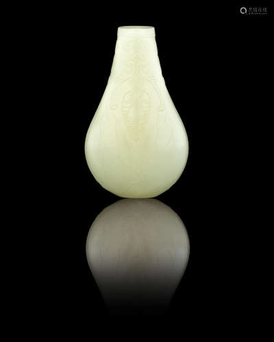 18th/19th century A white jade pear-shaped 'cicada' snuff bottle