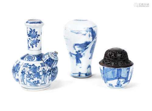 16th/17th century to Kangxi A group of blue and white wares