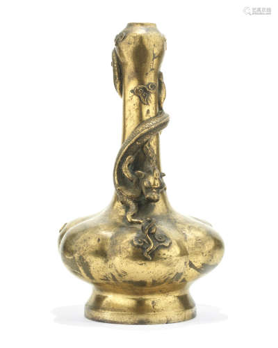 Xuande two-character mark, Qing Dynasty A large gilt-bronze bottle vase