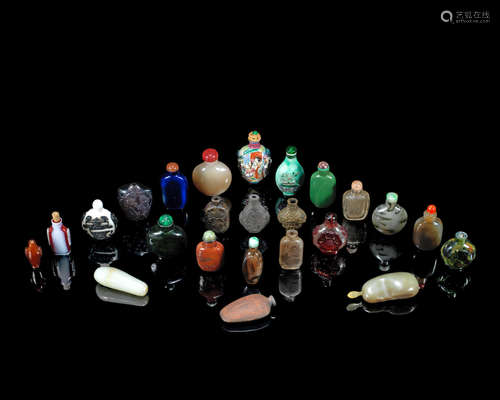 18th/19th century and later A LARGE AND VARIED GROUP OF SNUFF BOTTLES