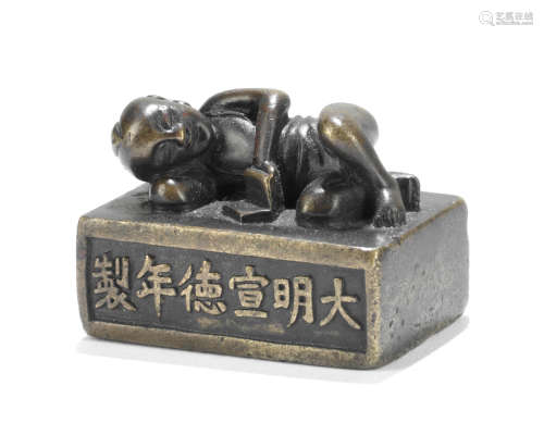 Xuande marks, Ming Dynasty A bronze scroll weight