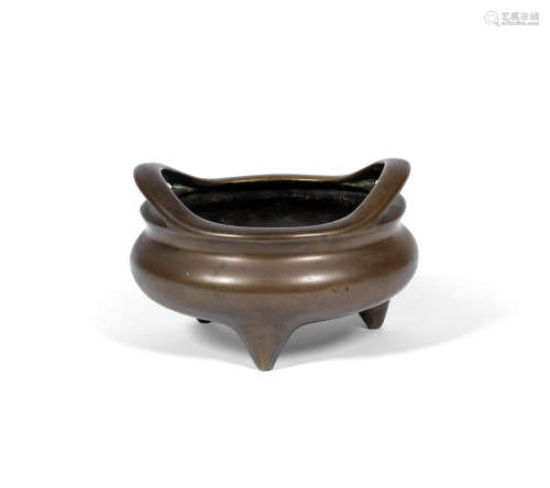 Xuande sixteen-character mark, 17th/18th century A bronze tripod incense burner