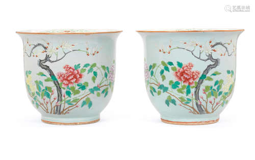 19th century A pair of famille rose 'floral' jardinières