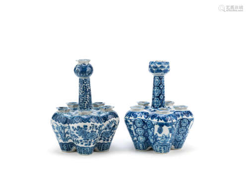 19th century A matched pair of blue and white 'tulip' vases