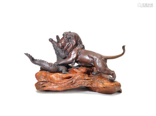 Signed Jonan, Meiji Period A large bronze okimono of a lion attacking an alligator