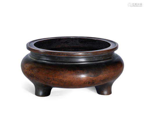 Jiacang zhengbao four-character mark A circular bronze tripod incense burner
