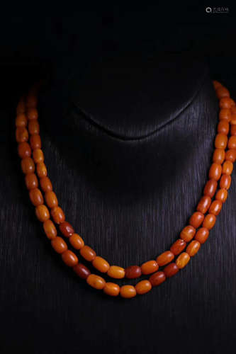 AN AMBER MILA NECKLACE