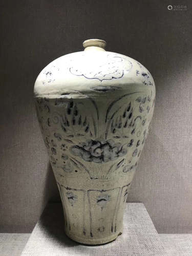 A BLUE&WHITE MEI VASE