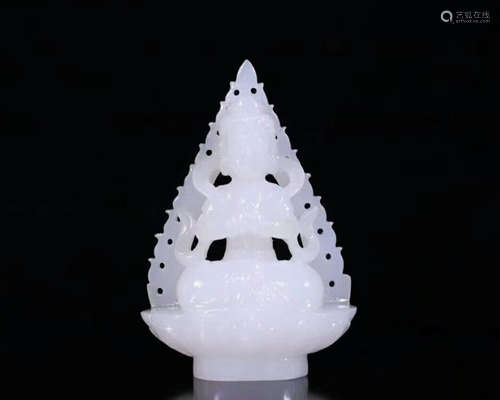 A HETIAN JADE GUANYIN ORNAMENT