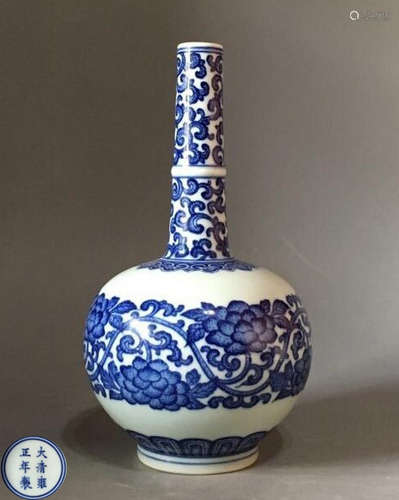 A BLUE&WHITE LOTUS BOTTLE VASE