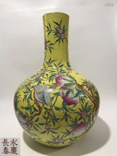 A YONGQING MARK FAMILLE-ROSE YELLOW BOTTLE VASE