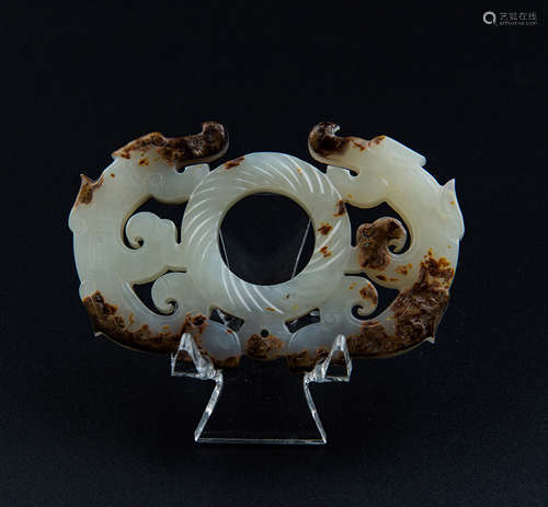 A FINE CARVED JADE PENDANT