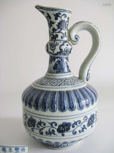 MING A BLUE AND WHITE POT