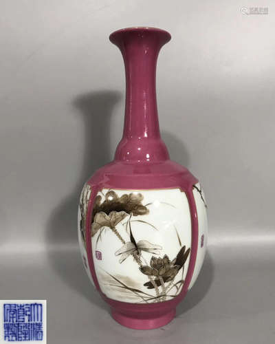 A QIANLONG MARK RED LONG NECK VASE