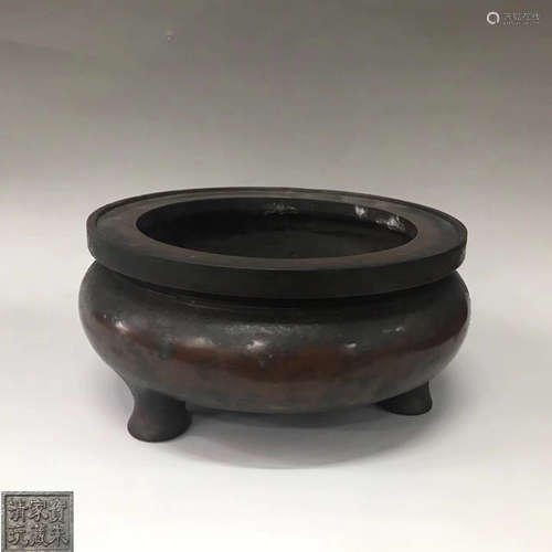 A BRONZE TRIPOD WITH BAOZHU JIACANG QINGWAN MARK