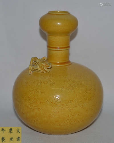 YELLOW GLAZED GARLIC VASE