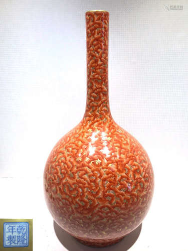 A BATS PATTERN VASE WITH QIANLONG MARK