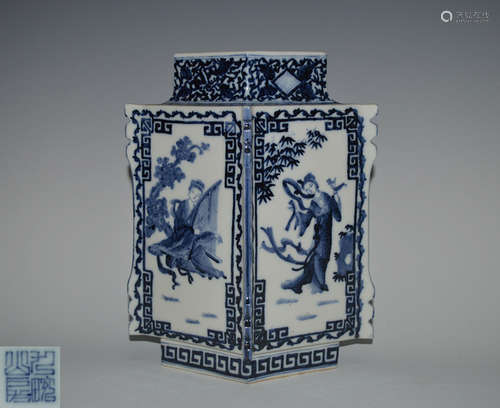 FOUR-CHARACTER MARK BLUE&WHITE RHOMBIC VASE