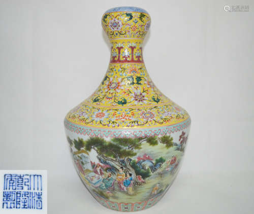 A FAMILLE-ROSE VASE WITH QIANLONG MARK