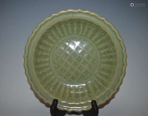 LONGQUAN CELADON ENGRAVED PLATE