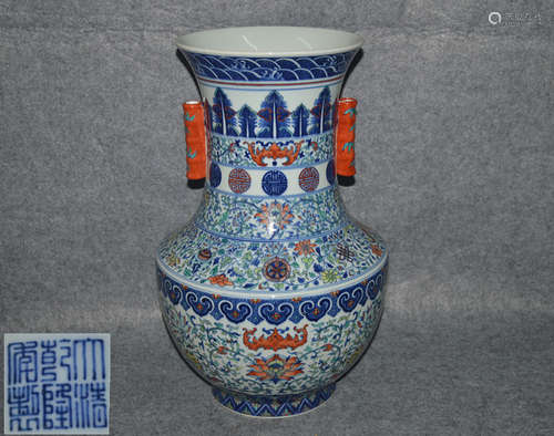 DAQING QIANLONG NIANZHI MARK DOUCAI VASE