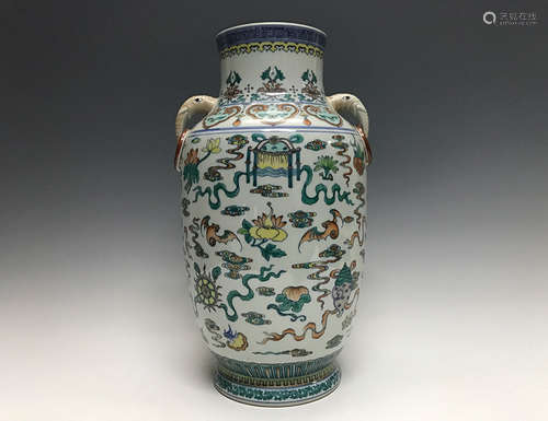 DAQING QIANLONG NIANZHI MARK DOUCAI VASE