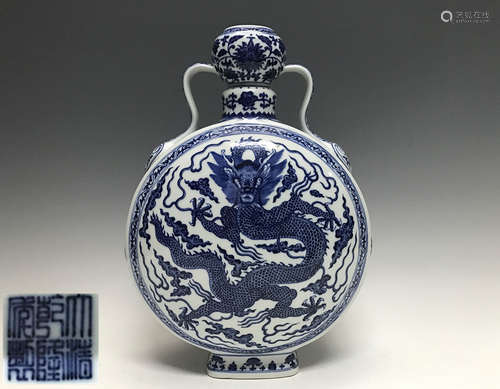 DAQING QIANLONG NIANZHI MARK MOON-FLASK VASE