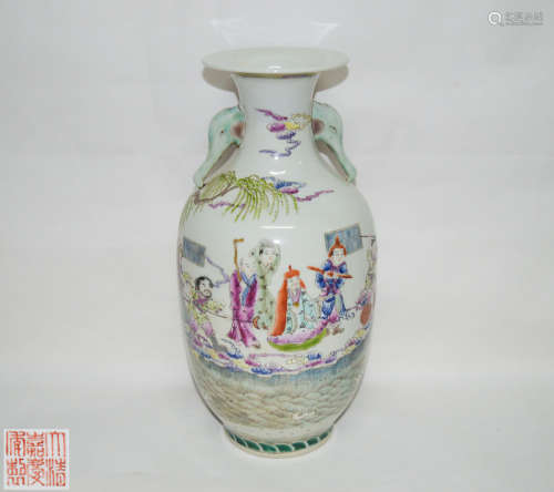 A FAMILLE-ROSE VASE WITH JIAQING MARK