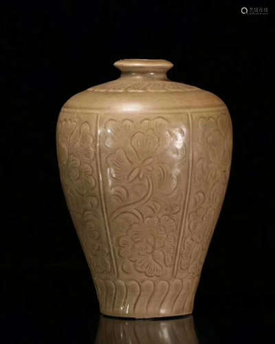 A YUEZHOU STYLE MEI VASE