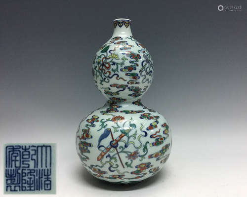 DAQING QIANLONG NIANZHI MARK DOUBLE-GOURD VASE