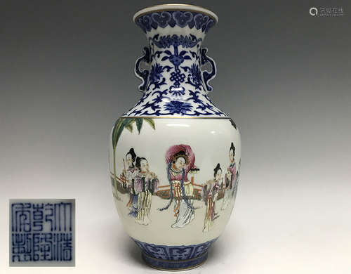 DAQING QIANLONG NIANZHI MARK DOUBLE-EAR VASE