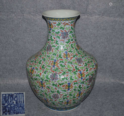 DAQING QIANLONG NIANZHI MARK DOUCAI VASE