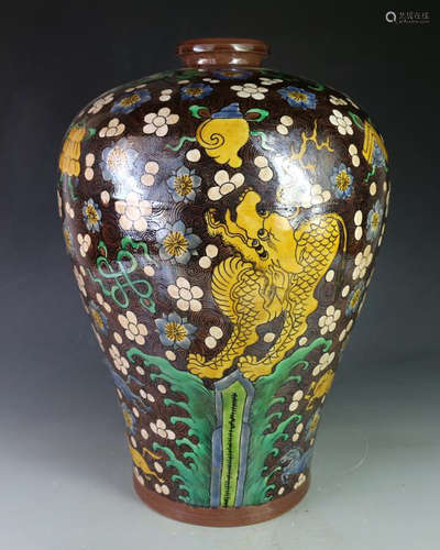 A SANCAI VASE WITH ZHENGDE MARK