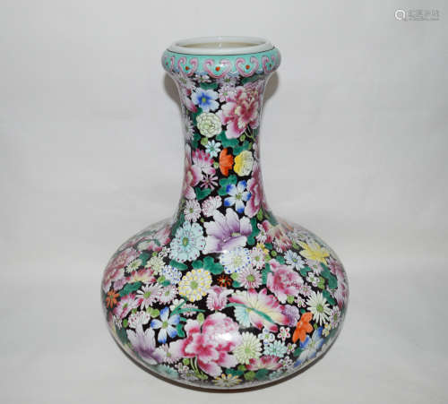 A GARLIC-HEAD VASE WITH FLOWERS PATTERN
