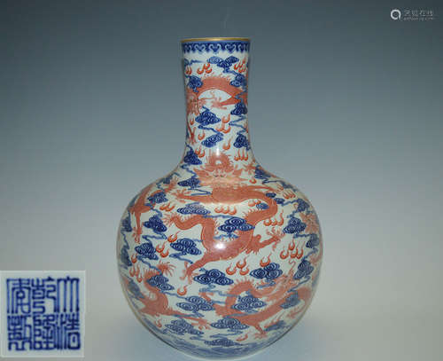 DAQING QIANLONG NIANZHI MARK GILT DRAGON PATTERN VASE